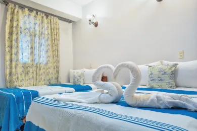 Hotel en Juchitan. Habitación Doble luminosa, espaciosa, limpia y segura en Juchitan, ideal para tres o cuatro personas.