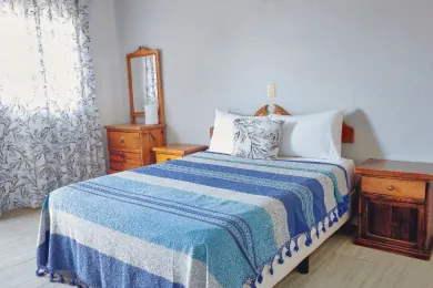 Hotel en Juchitan. Habitación Matrimonial luminosa, espaciosa, limpia y segura en Juchitan, ideal para una o dos personas.